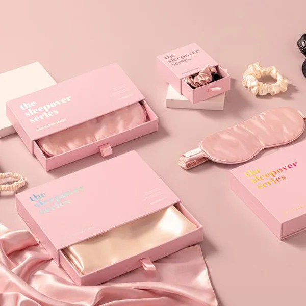 customized-luxury-apparel-boxes.webp