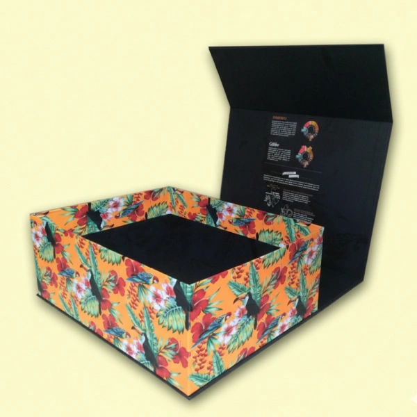 printed-magnetic-closure-boxes.webp